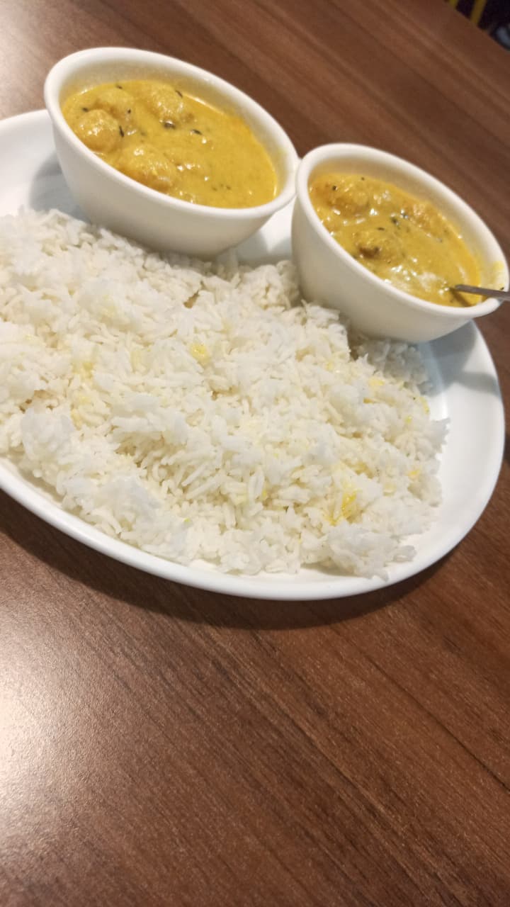 Pure veg kadi pakora with steamed rice — homemade tiffin delivered in Sector 62 Noida
